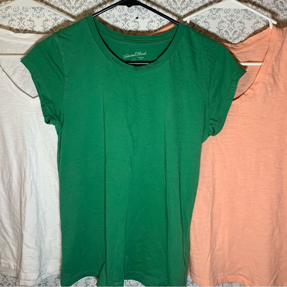 Bundle of 3 universal threads tshirts small
